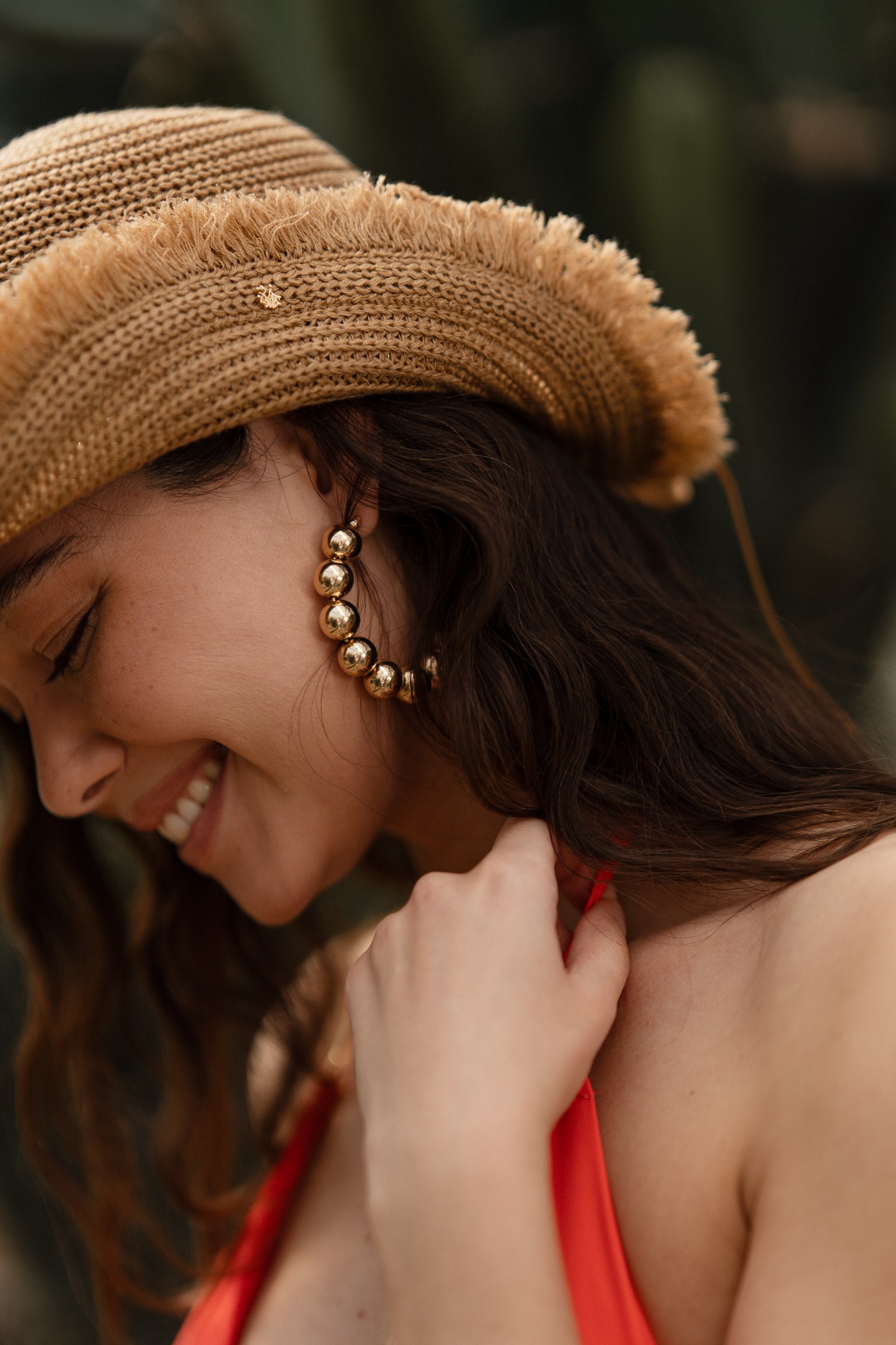 Gold bead earrings, straw hat